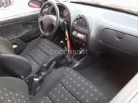Usado Citroën Saxo 75 CV (55 kW) 2001 Rojo Utilitario