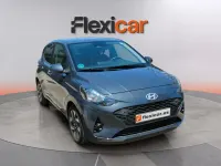 Usado Hyundai i10 67 CV (49 kW) 2025 Gris Utilitario