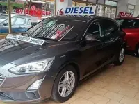 Usado Ford Focus Trend 119 CV (87 kW) 2019 Gris Berlina