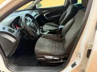 Usado Opel Insignia Sport 160 CV (117 kW) 2011 Blanco Familiar