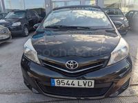 Usado Toyota Yaris Active 69 CV (50 kW) 2012 Gris / plata Utilitario
