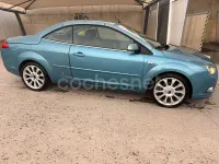 Usado Ford Focus Cabriolet Titanium 136 CV (100 kW) 2007 Azul Descapotable