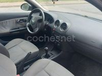Usado Seat Ibiza 100 CV (73 kW) 2004 Gris / plata Berlina