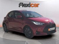 Usado Toyota Yaris Hybrid Active 116 CV (85 kW) 2023 Rojo Utilitario