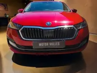 Usado Skoda Octavia Style 150 CV (110 kW) 2022 Rojo Familiar