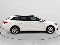 Usado Seat Leon Style 150 CV (110 kW) 2022 Blanco Familiar