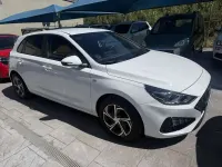 Usado Hyundai i30 120 CV (88 kW) 2022 Blanco Utilitario