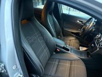 Usado Mercedes A180 Urban 122 CV (89 kW) 2016 Gris / plata Berlina