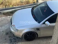 Usado Audi A4 130 CV (95 kW) 2004 Gris / plata Berlina