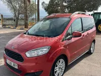 Usado Ford Tourneo Courier Titanium 100 CV (73 kW) 2016 Granate Monovolumen