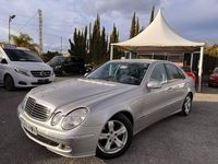 Usado Mercedes E220 Avantgarde 150 CV (110 kW) 2005 Gris / plata Berlina