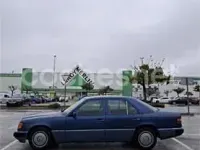 Usado Mercedes E220 150 CV (110 kW) 1993 Azul Familiar