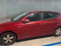 Usado Hyundai i30 Comfort 109 CV (80 kW) 2011 Granate Berlina