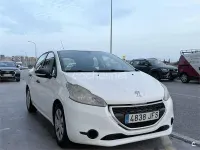 Usado Peugeot 208 Access 68 CV (50 kW) 2016 Blanco Utilitario
