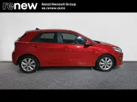 Usado Kia Rio 84 CV (61 kW) 2022 Rojo Berlina