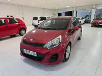 Usado Kia Rio 84 CV (61 kW) 2017 Granate Berlina