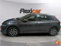 Usado VW Polo Life 95 CV (69 kW) 2022 Gris / plata Utilitario