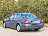 Usado Mercedes E350 Elegance 272 CV (200 kW) 2006 Azul Berlina
