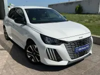 Usado Peugeot 208 Allure 102 CV (75 kW) 2025 Blanco Utilitario