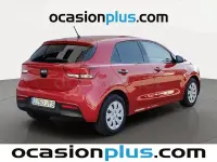Usado Kia Rio 84 CV (61 kW) 2017 Rojo Berlina