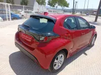 Usado Toyota Yaris 125 CV (91 kW) 2024 Rojo Utilitario