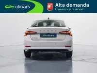 Usado Skoda Octavia Ambition 150 CV (110 kW) 2021 Blanco Berlina