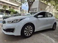 Usado Kia Ceed GT 90 HP (66 kW) 2017 Branco Sedan