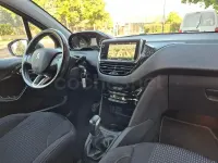 Usado Peugeot 208 Allure 82 CV (60 kW) 2018 Gris / plata Utilitario