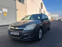 Usado Opel Astra Edition 100 CV (73 kW) 2009 Gris / plata Berlina