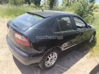 Usado Seat Leon 110 CV (80 kW) 2001 Negro Utilitario