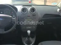 Usado Ford Fiesta 70 CV (51 kW) 2007 Azul Utilitario