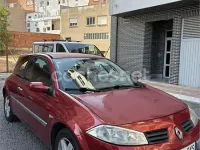 Usado Renault Mégane Privilege 100 CV (73 kW) 2004 Granate Berlina