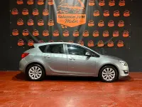 Usado Opel Astra Business 110 CV (80 kW) 2013 Gris / plata Familiar