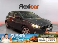 Usado Hyundai i20 100 CV (73 kW) 2022 Gris Utilitario