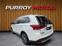 Usado Mitsubishi Outlander Motion 150 CV (110 kW) 2016 Blanco SUV