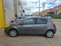 Usado Renault Clio IV Expression 75 CV (55 kW) 2012 Gris / plata Berlina