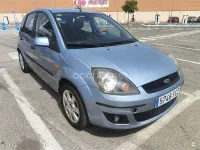 Usado Ford Fiesta 80 CV (58 kW) 2006 Azul Utilitario