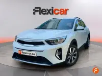 Usado Kia Stonic 84 CV (61 kW) 2022 Blanco SUV