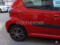 Usado Toyota Aygo Live 68 CV (50 kW) 2009 Rojo Utilitario
