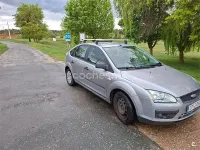 Usado Ford Focus Trend 109 CV (80 kW) 2005 Gris / plata Berlina
