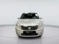 Usado Dacia Sandero Ambiance 75 CV (55 kW) 2010 Gris / plata Berlina