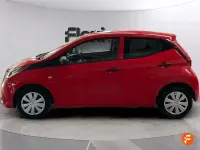 Käytetty Toyota Aygo X-play 72 HP (52 kW) 2022 Punainen