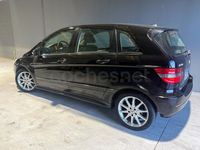Usado Mercedes B200 136 CV (100 kW) 2006 Negro Monovolumen