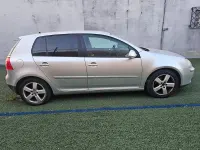 Usado VW Golf IV Trendline 105 CV (77 kW) 2005 Gris / plata Berlina