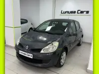 Usado Renault Clio II 75 CV (55 kW) 2007 Gris / plata Berlina