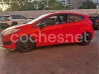 Usado Ford Fiesta 140 CV (102 kW) 2017 Rojo Utilitario
