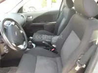 Usado Ford Mondeo Trend 125 CV (91 kW) 2001 Blanco Berlina
