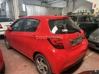 Usado Toyota Yaris Hybrid Active 100 CV (73 kW) 2015 Rojo Berlina
