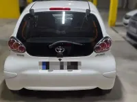 Usado Toyota Aygo Live 68 CV (50 kW) 2012 Blanco Utilitario