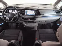 Usado VW Multivan Style 150 CV (110 kW) 2025 Gris / plata Monovolumen